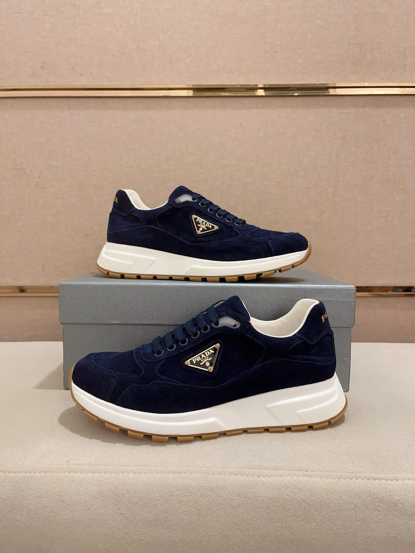 Men's shoes 💰 580💰 ✔️✔️✔️High-quality new PRADA counters are launched simultaneously. The new men's shoes and 😘 fabrics are made of selected first-layer cowhide with superb craftsmanship. Lining: Full cowhide lining. 👍🏿 High-end ☄️ air-cushion molded anti-slip rubber outsole, exquisite lines, simple and elegant, comfortable and high-end for leisure travel. Code number: 38 to 45 (can be customized to 46 to 47, non-refundable)
